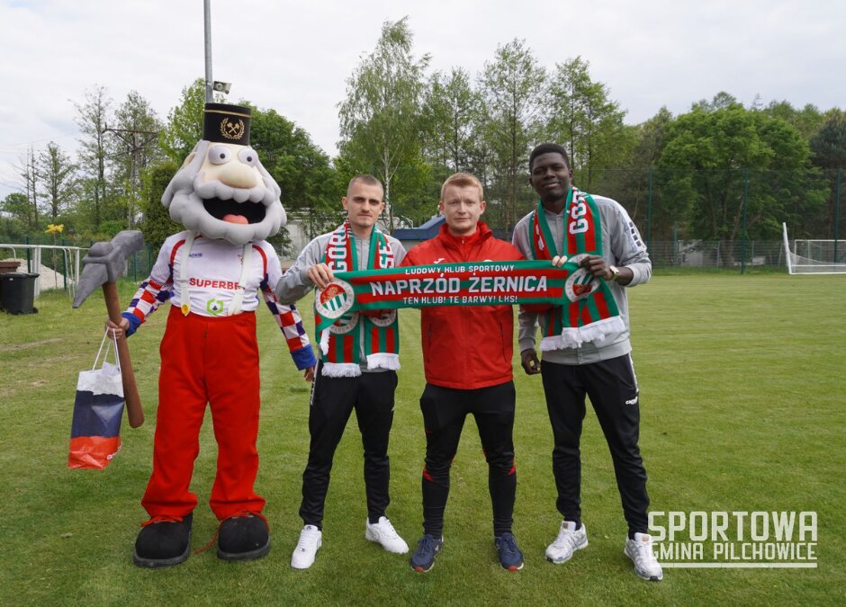 Ousmane Sow i Matúš Kmeť przy Górniczej 35